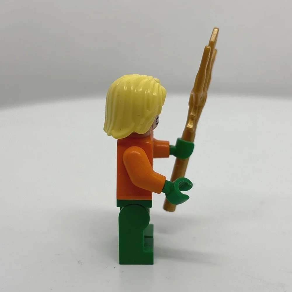 LEGO DC Super Heroes Aquaman Minifigure sh050 with Gold Trident Accessory